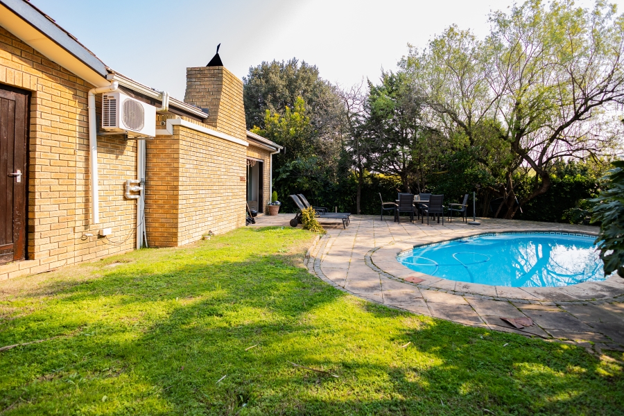4 Bedroom Property for Sale in Kenridge Heights Western Cape